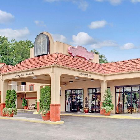 Days Inn By Wyndham Memphis At Graceland מראה חיצוני תמונה